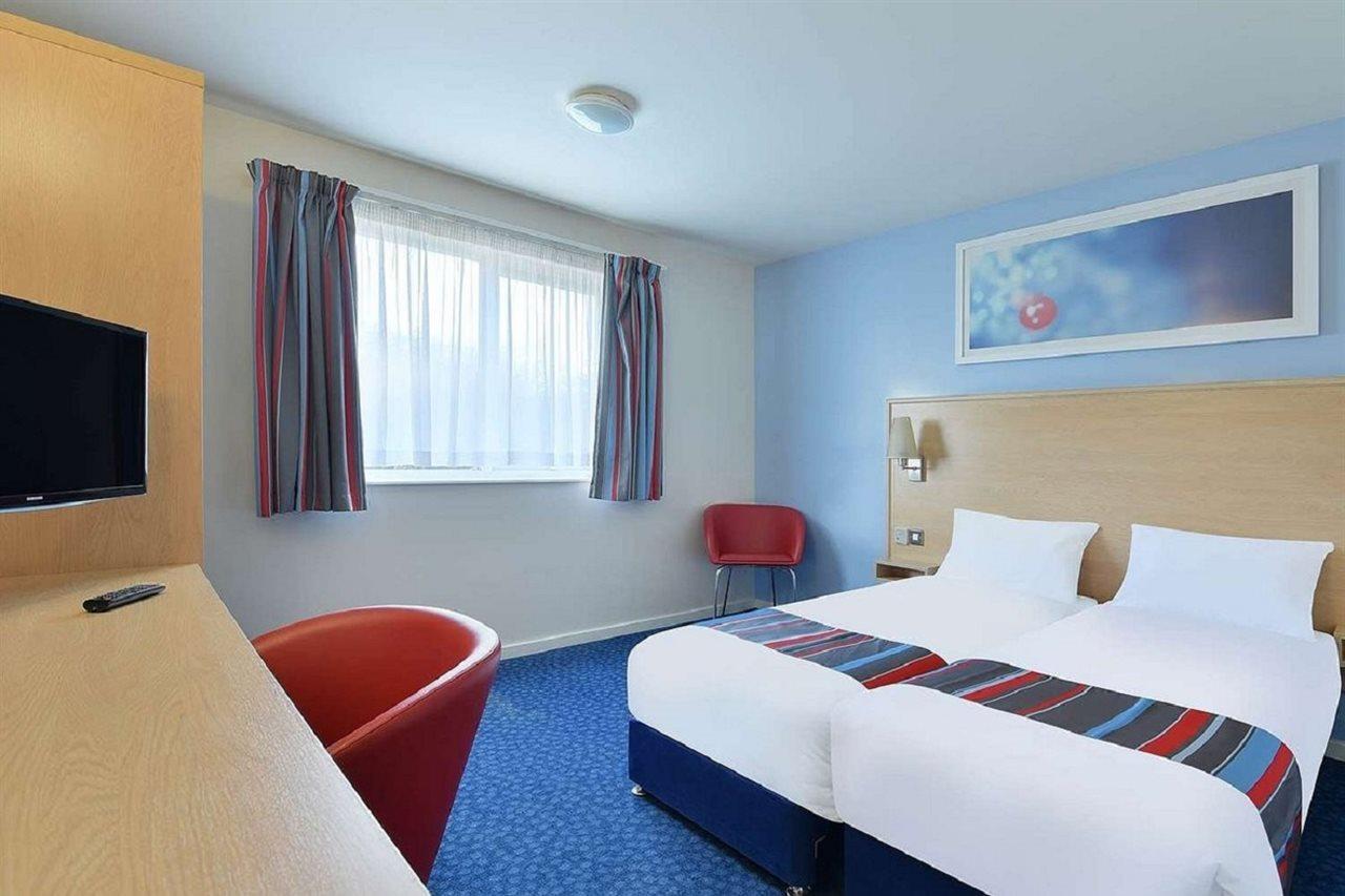 Travelodge Мидлвич Экстерьер фото