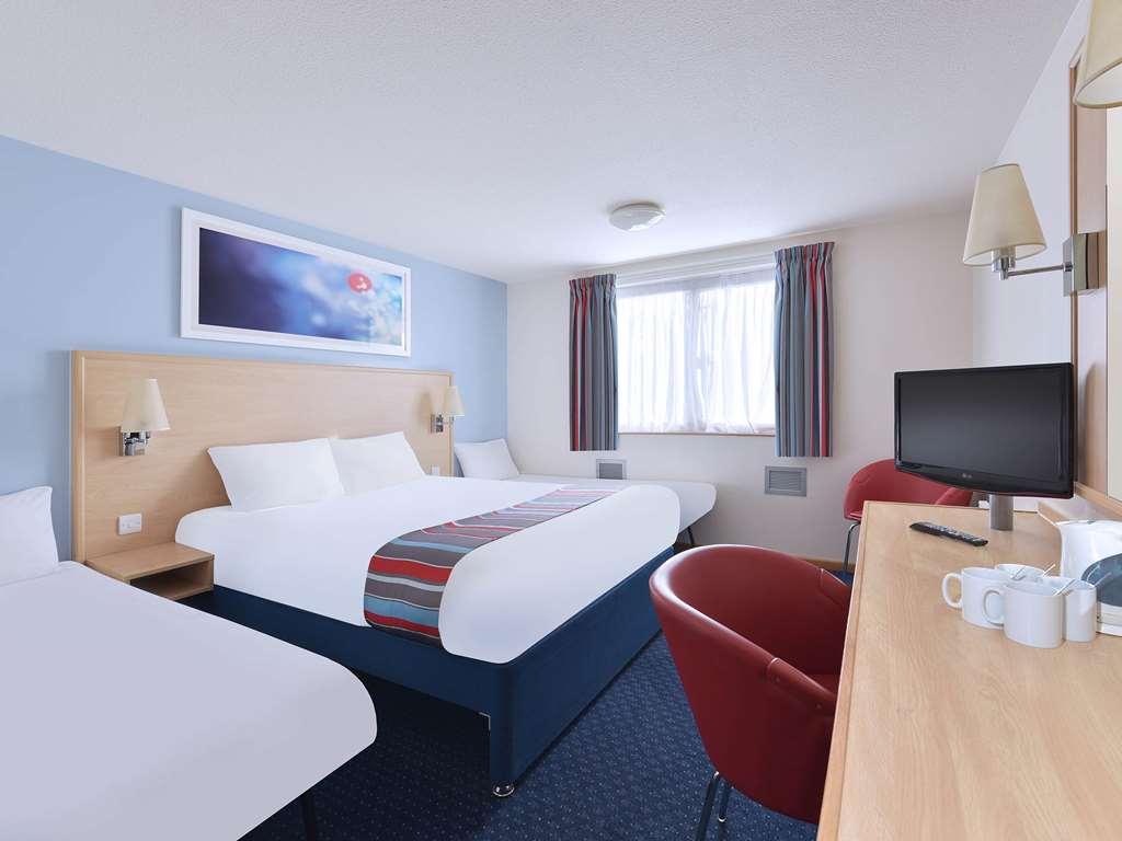 Travelodge Мидлвич Номер фото